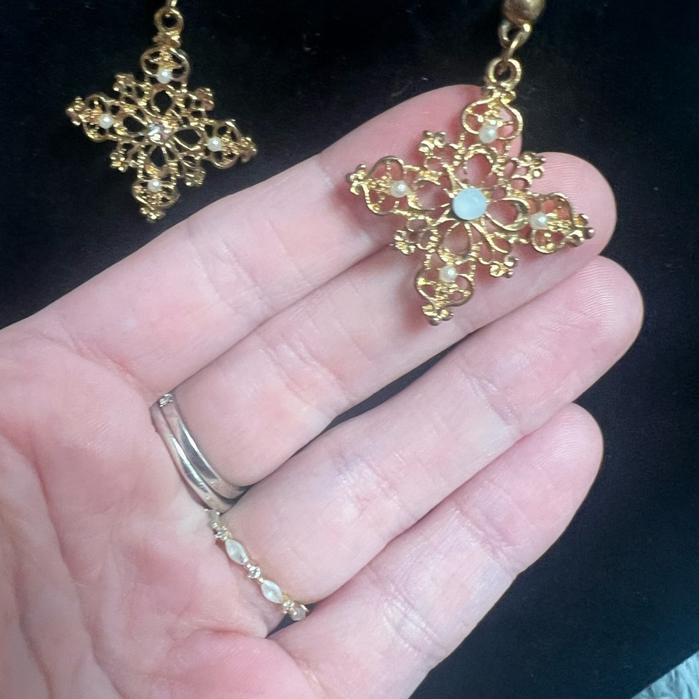 Vintage Gold and White Stone Earrings - Picture 4 of 8